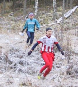 Jones ja Jarna jahtaavat Onkilammen rannassa